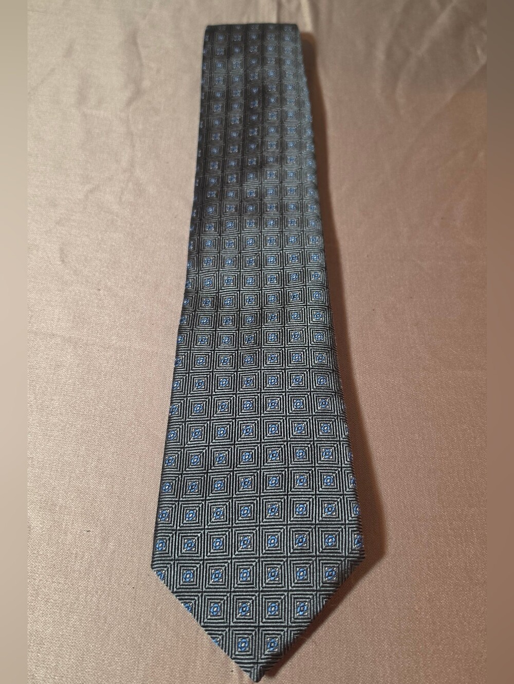 346 Brooks Brothers Classic Geometric Pattern Men's Tie Blue and Gray Pure Silk